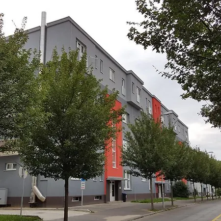 Elegant Apartman Ajaj Тренчин
