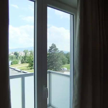 Elegant Apartman Ajaj Апартаменты